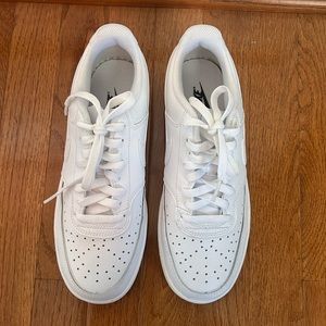 New women’s Nike shoes, size 8.5